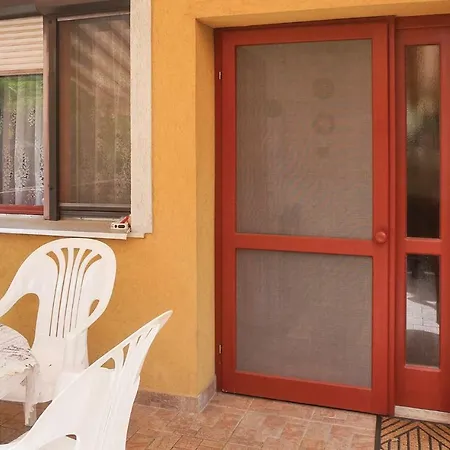Two-bedroom Holiday In בית נופש